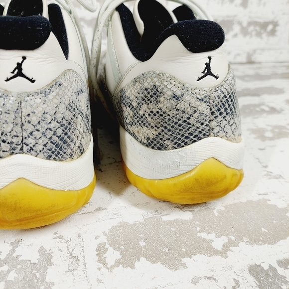 Nike Jordan 11 Retro Low Light Bone Snakeskin Lace Up Athleisure Sneakers A548 - Picture 4 of 10